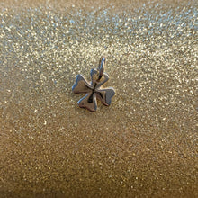 Lade das Bild in den Galerie-Viewer, Anhänger Kleeblatt