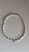 Laden und Abspielen von Videos im Galerie-Viewer, Süßwasserzuchtperlen Kette Cross Shape
